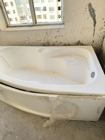 vanna: Künc akril vanna - Forma: sağ künc, oval daxili kontur - Material