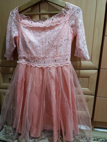 вечернее платье персикового цвета: Вечернее платье, Пышное, С пайетками