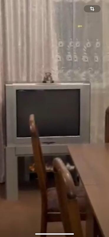 Klassik kineskop televizor - Ekran: təxminən 28–32 düym, 4:3 formatlı