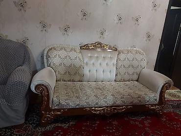 sunger: Klassik üslubda 3 nəfərlik salon divanı cə 2 kreslo - Rəng: krem-bej — 1