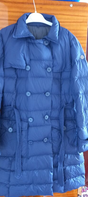 куртка синий: Продаю женскую фирменную курточку,42 размер.в хорошем состоянии,тонкая