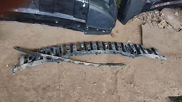 2106 buferi: Ön, Land Rover Discovery 3, 2015 il — 3