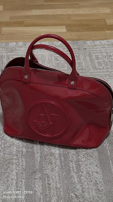 барсетку armani: Сумка-тоут Armani Jeans, лаковая, красного цвета. - Материал — 1