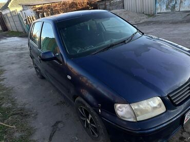 продаю фольксваген поло: Автомобиль Volkswagen Polo в кузове хэтчбек, окрашенный в синий цвет