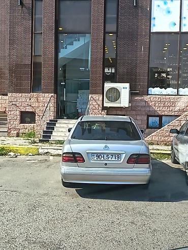 Mercedes-Benz: Mercedes-Benz E-Class: 2.4 l | 2000 il Sedan — 5