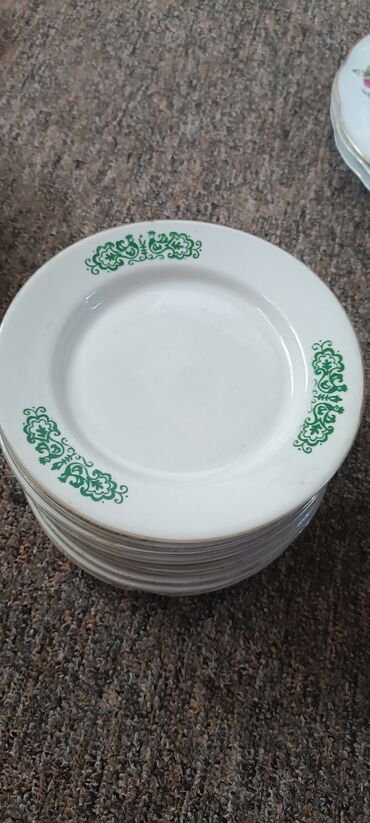тарелки белые: Продам тарелки 12 шт советские