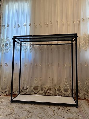 Stend vitrinləri: Hərəsindən 2 ədəd var. 150 m alınıb. Biri 60 m satılır. Tək tək almaq — 6