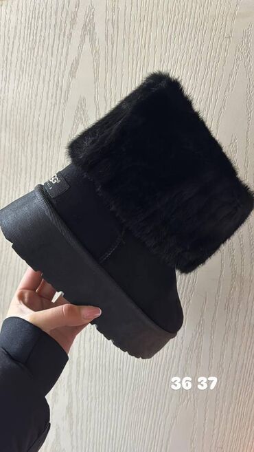 Ugg obuća: Ugg čizme — 16