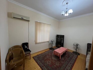 Uzunmüddətli kirayə mənzillər: Geniş və işıqlı otaqlar, taxta döşəmələr və pəncərələrdə jalüz — 5