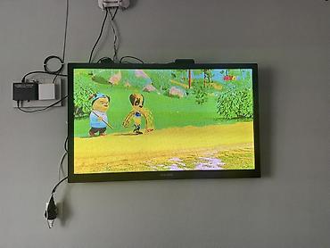 интернет телевизор: Телевизор Samsung (диагональ примерно 32–37") с настенным креплением — 2