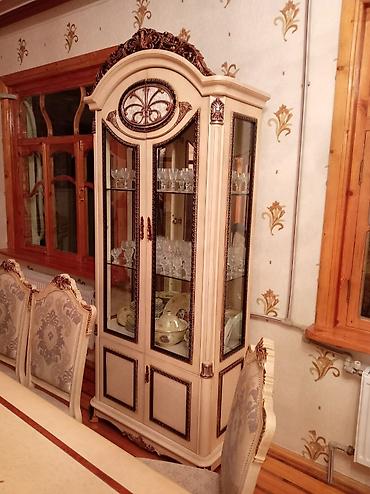 panel radiatr: Klassik üslubda vitrinli bufet - Material: ağac karkas, şüşə vitrinin — 1