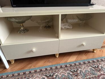 Taburetlər: Qonaq otağı üçün, İşlənmiş, Açılmayan, Dördbucaq masa, 6 stul