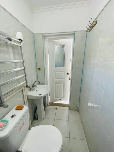 Uzunmüddətli kirayə mənzillər: 28 may, Heydər Əliyev sarayının yanında, 2 mərtəbəli binanın 1-ci — 10