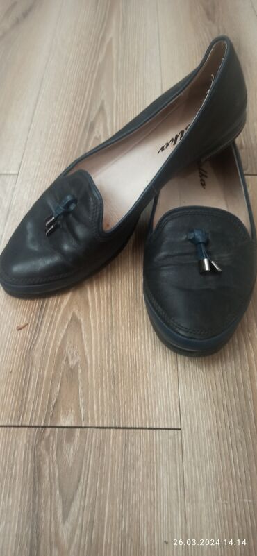 Другая женская обувь: Италия 
Натуральная кожа 
хорошем состоянии 
размер 37 бу