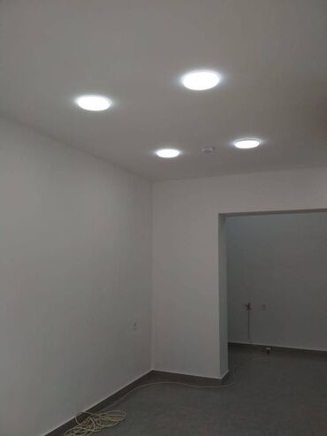 Digər kommersiya daşınmaz əmlakı: 28 may metrosuna yaxın 2 mərtəbəli,sahəsi 75 kv/m olan, 3 otağlı — 3