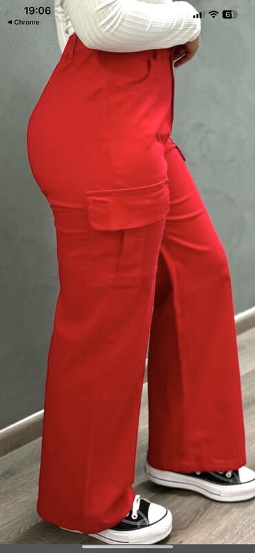 crvena torba x: Pantalone 
Nove
Sinsay
1000