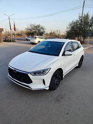 byd е2: BYD E2: 2020 г., Электромобиль, Кроссовер — 1