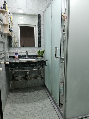 Digər santexnikalar: Mərmər vannaya otağı lavabosu və stolüstü - Material: tünd yaşıl