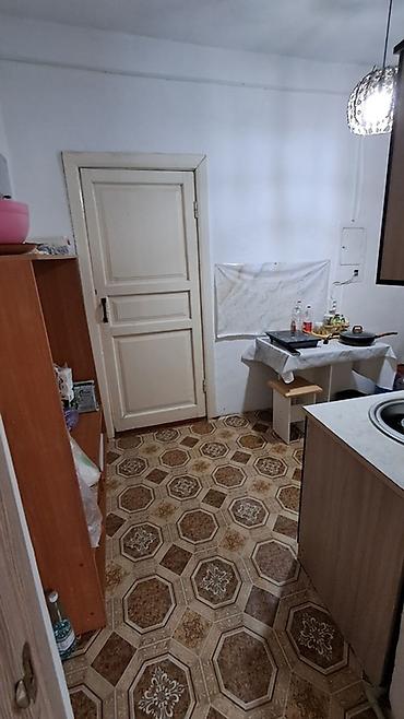 гараж бишкек: Продаётся дом (часть/индивидуальный) с удобной планировкой. Имеются 3 — 6