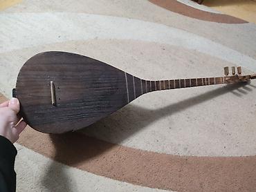 curə saz: Saz – uzun saplı xalq çalğı aləti - Korpus: armud formalı, çoxzolaqlı — 2
