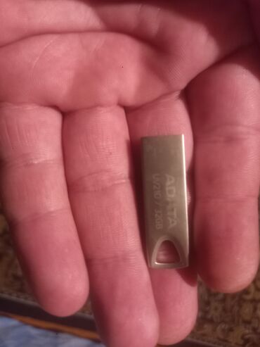 Yaddaş kartları: Salam yaddas karti 32 GB tam islekdir super veziyetdir Unvan