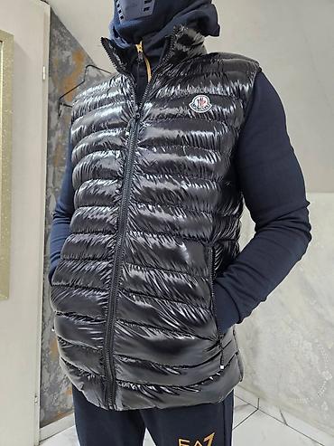 Trenerke: Prsluci
Velicine S m l xl xxl 
Cena 4700 din — 18