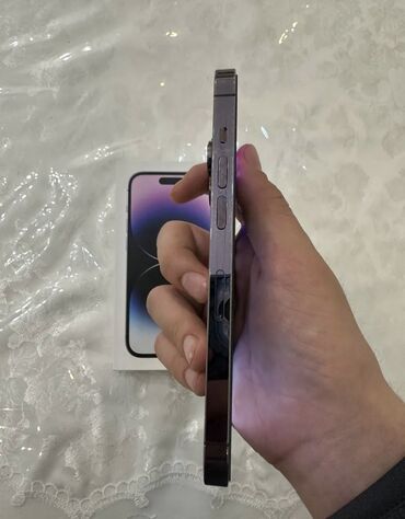 Apple iPhone: IPhone 14 Pro, Б/у, 128 ГБ, Deep Purple, Защитное стекло, Чехол, Коробка, 78 %