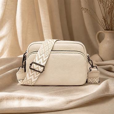 crna torba mona: Kompaktna “camera bag” torbica u bež/ekru nijansi sa dvostrukim — 1