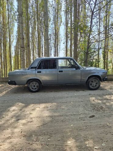 лада ваз 2108: Автомобиль ВАЗ 2107 (седан, 4 двери), цвет серый металлик