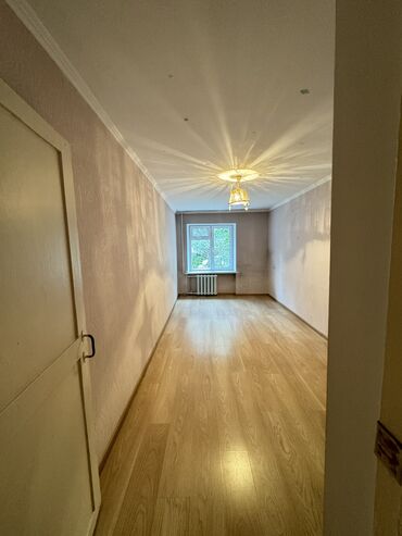 дом обмен на квартиру: 3 комнаты, 65 м², Индивидуалка, 1 этаж, Старый ремонт