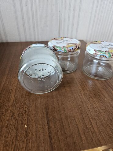 Balonlar, bankalar: Təcili. Yaxşı veziyyetde 330 qramlıq bankalar satılır.Bir bankanın — 3