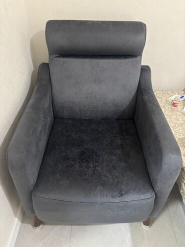 Masa və oturacaq dəstləri: Qonaq otağı üçün, İşlənmiş, Açılmayan, Dördbucaq masa, 6 stul — 5