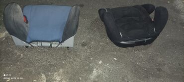 Autosedišta: Buster sedišta, 2 komada, crno i plavo, crno je marke chicco. očuvana