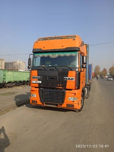 продажа грузовых прицепов бу: Тягач, DAF