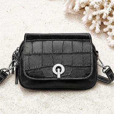 crna torba mona: Ženska crossbody torba Luxéra – crna, kroko tekstura - Materijal — 2