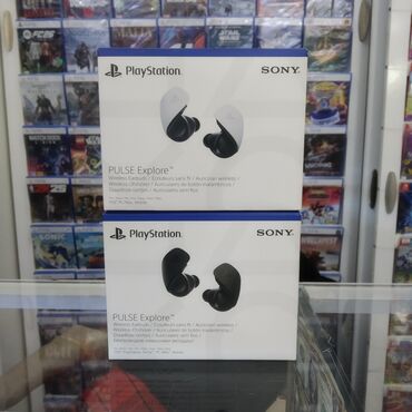 retro oyun: Playstation 5 üçün pulse explore simsiz qulaqlıq. Ağ və qara rəngləri