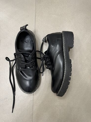 ботинка женская: Батильондор Dr.Martens, 36, түсү - Кара