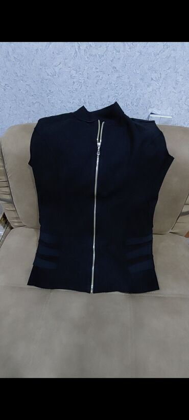 Dəstlər, kostyumlar: Qadın geyimləri. 5-7-10-15-20 azn. Xacmaz ve Bakıda yaşayanlar ucun — 28