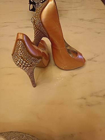 бирюзовые туфли: - Qadın ayaqqabısı – açıq burunlu, stiletto topuqlu - Rəng — 6