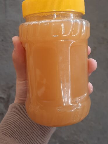 мёд продаю: Токтогульский горный мёд Оптом и в розницу На фотках: 700гр 550гр