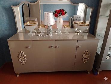 acıq dolab: Güzgülü bufet-dresser - Klassik üslubda, dalğalı kənarlı iri divar — 1