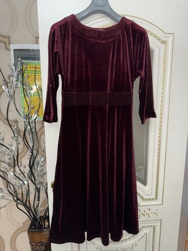 вечернее женское платье: Вечернее платье, А-силуэт, Велюр, С рукавами, Стразы, M, L