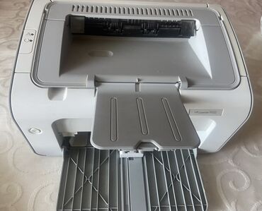 kompüterlər diz ustu: HP LaserJet P1102 modeli lazer printer, sənədlərin çapı üçün etibarlı