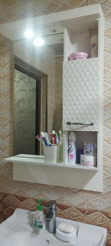 Унитазы: Hamam üçün nəzərdə tutulmuş bu dolab, güzgü, çanaq və saxlama