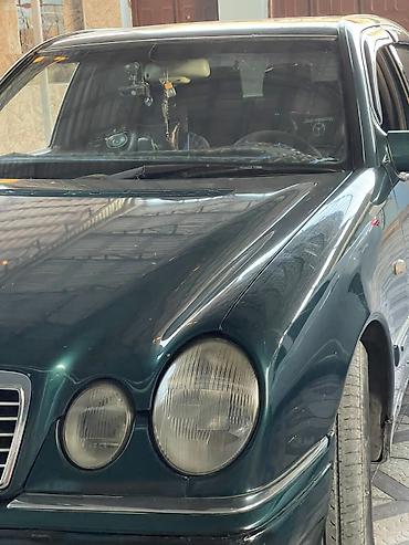 opel astra haş: Mercedes-Benz E-Class (W210) sedan - Kuzov: Sedan, tünd yaşıl rəng — 1