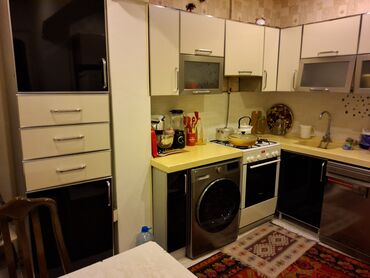 Köhnə tikili: Satılır: 3 otaqlı mənzil. Şəxsi mənzilimdir, kupça var. Bina Diaqnoz — 14