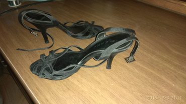 женские кроссовки reebok hexalite: Продаются черные женские босоножки с каблуком фирмы Next размер 37