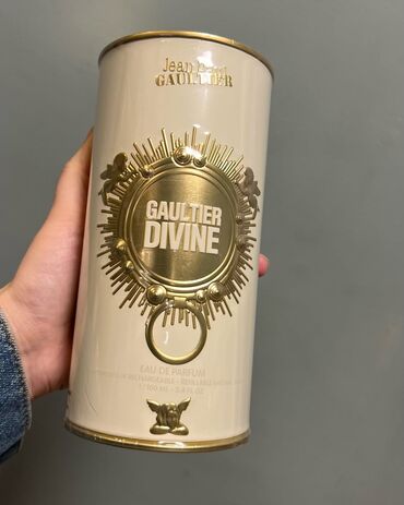 Ətriyyat: Müxtəlif brend və üslublarda ətirlər toplusu optavoy ve perakende — 15