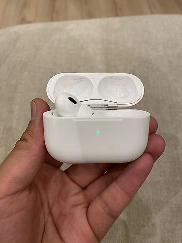 левое ухо: Продаю левый наушник Airpods pro 2 lightning Или куплю правый такой — 1
