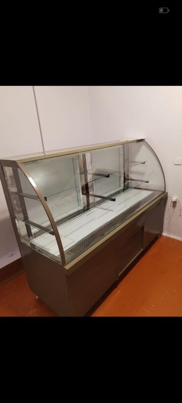 холодильник для магазина: Vitrin tipli soyuducu tezgah - Şüşə vitrinli, ön hissəsi qövs